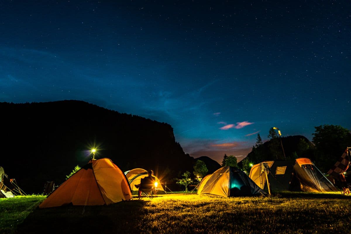 Quelle est la Meilleure Lampe de Camping en 2024 ? Conseils & Comparatif